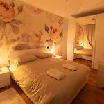 Matteucci 18 Romanticismo Bizantino In Centro Storico Apartamento